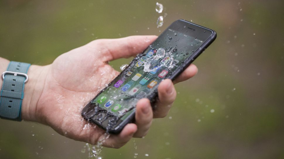 Tamamen Su Geçirmez Telefonlar 2018’de Geliyor