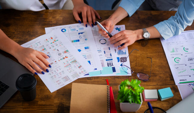 etkili dijital pazarlama kampanyalari icin stratejik planlama ve izleme adimlari